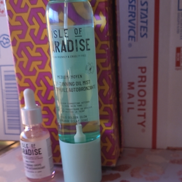 Isle of Paradise Self-Tanning Duo with Pink and Green Packaging - Picture 3 of 3